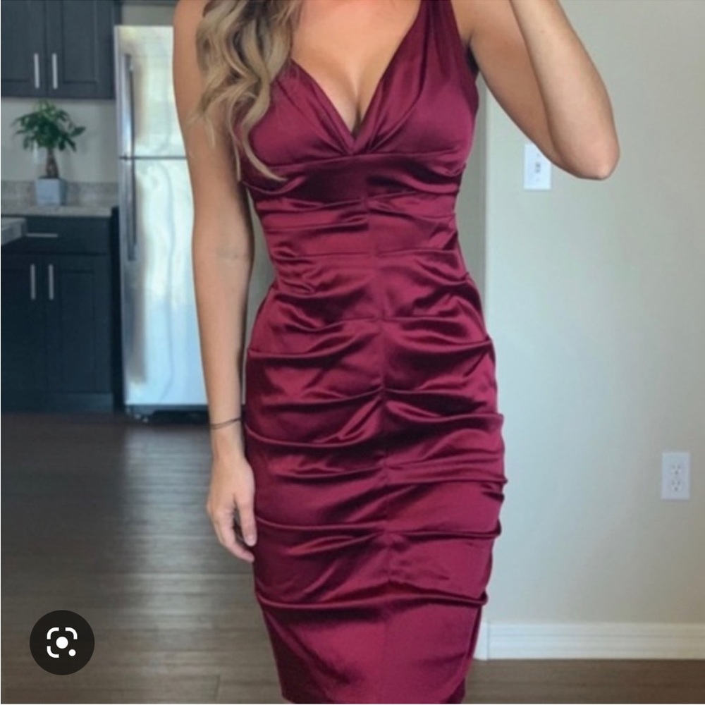 Nicole Miller red mini dress size 2. Perfect for any night out! Super sexy